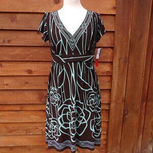 R&K Short Sleeve V-Neck Dress. Size 8. NWT